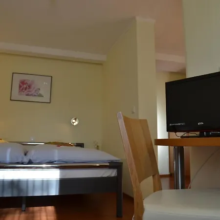 Konditorei Cafe Dora Penzion